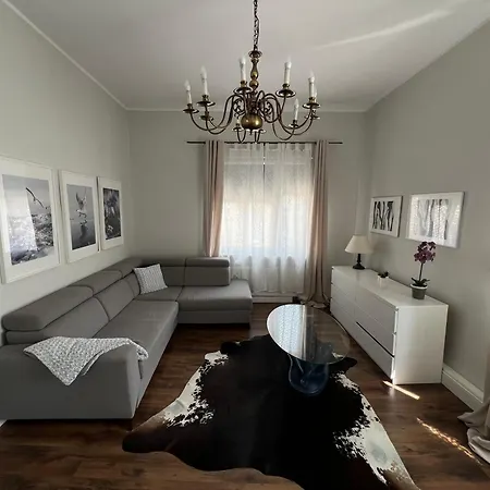 Z Parkingiem Aleja Niepodleglosci By Alqueen Apartment